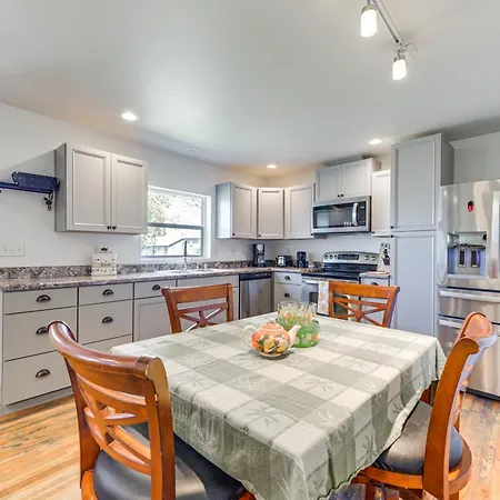 Pet-Friendly Home 29 Mi To Olympic National Park!